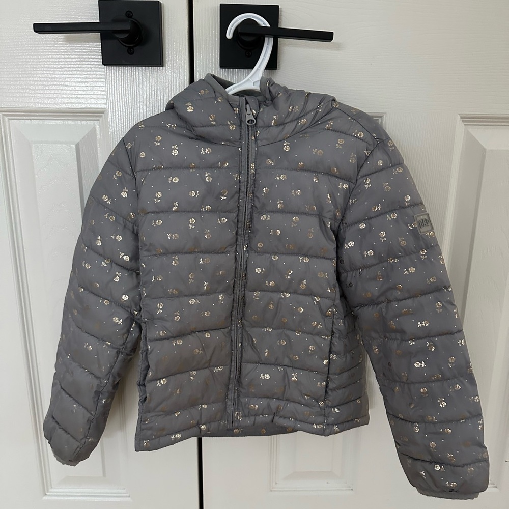 GAP Kids “Car Seat Safe” Puffer Jacket in Gray with Gold/bronze Details